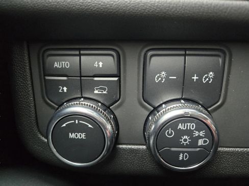 Used 2025 GMC Yukon Denali AWD/4WD image 15