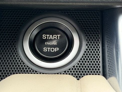 Used 2022 Land Rover Range Rover Sport HST image 29