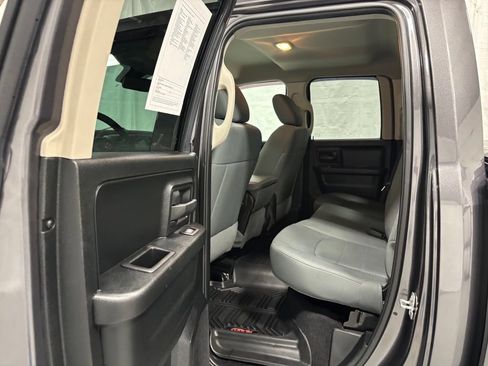 Used 2018 RAM 1500 Express AWD/4WD image 34