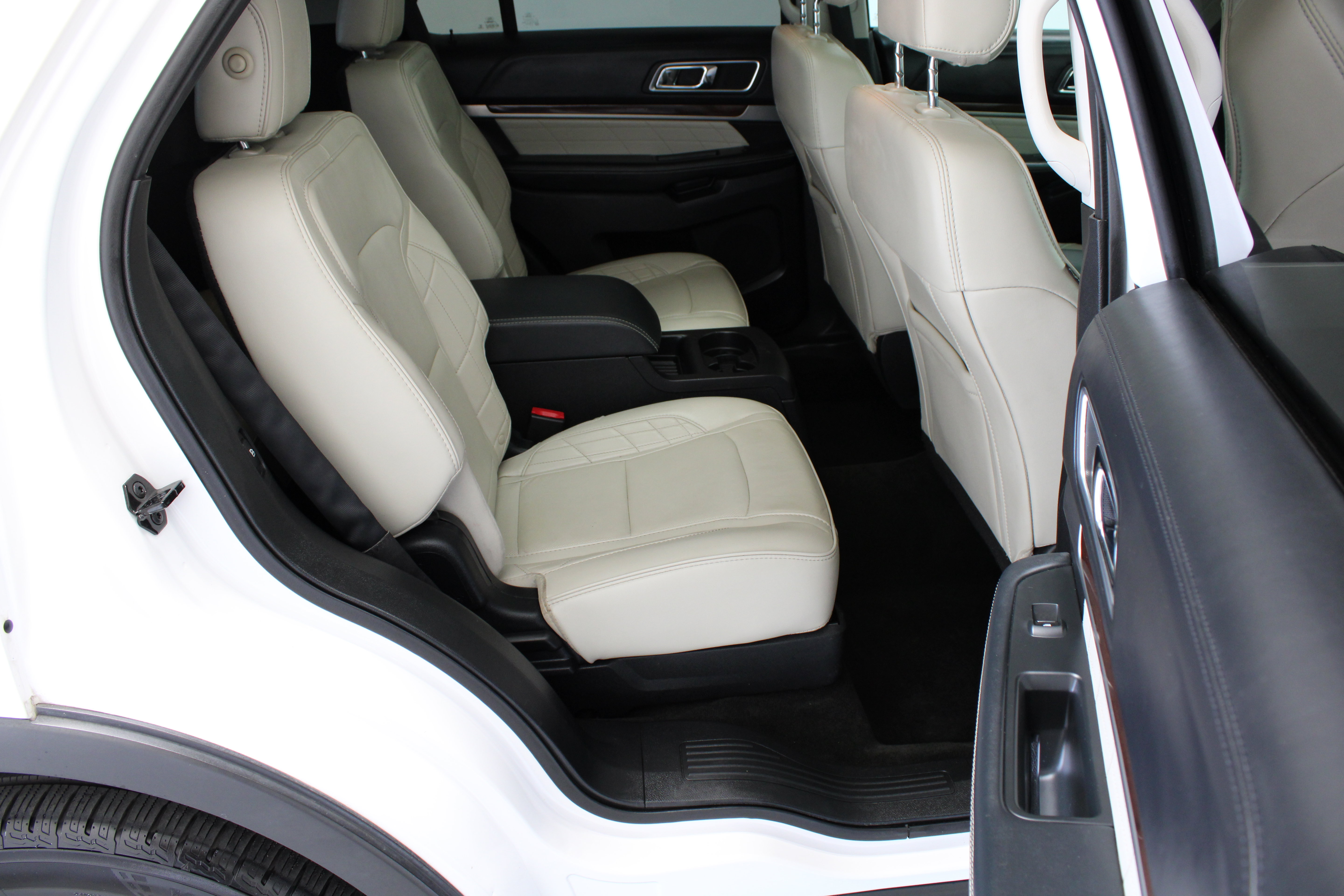 Used 2017 Ford Explorer Platinum AWD/4WD image 39