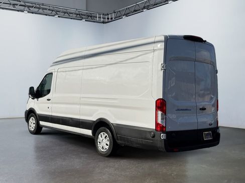 Used 2022 Ford E-Transit 148 High Roof Extended image 7