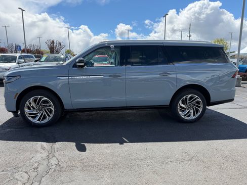 New 2026 Lincoln Navigator L Reserve AWD/4WD image 6