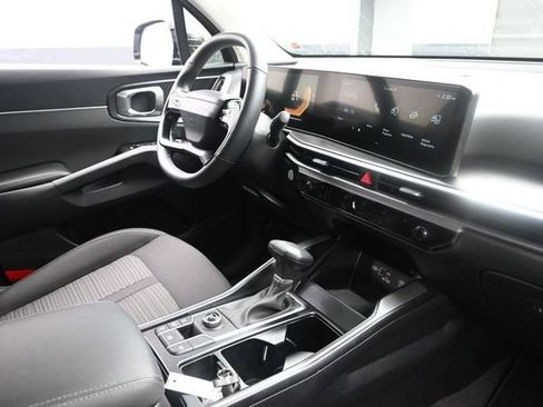 Used 2026 Kia Sorento LX FWD image 28