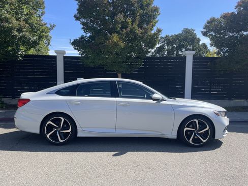 Used 2019 Honda Accord Sport image 2