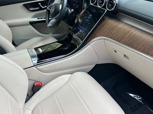 Used 2024 Mercedes-Benz GLC 300 4MATIC image 19