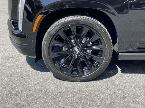 New 2026 Cadillac Escalade ESV Platinum Sport w/ LPO, ONYX Package AWD/4WD image 9