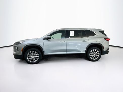 Used 2025 Buick Enclave Preferred AWD/4WD image 4