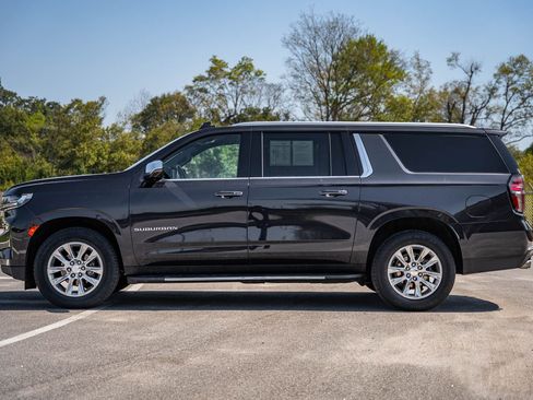 Used 2023 Chevrolet Suburban Premier image 4