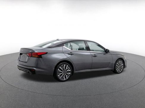 Used 2025 Nissan Altima 2.5 SV FWD image 9