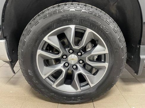 Used 2023 Chevrolet Silverado 1500 LT AWD/4WD image 7