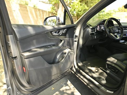 Used 2017 Audi Q7 3.0T Premium Plus w/ Premium Plus Package AWD/4WD image 11