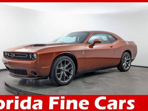 Used 2021 Dodge Challenger SXT RWD image 1