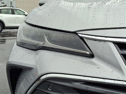 Used 2022 Toyota Avalon Limited image 12
