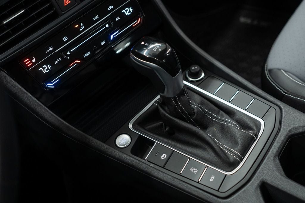 Used 2025 Volkswagen Jetta SE w/ Black Wheel Package FWD image 17