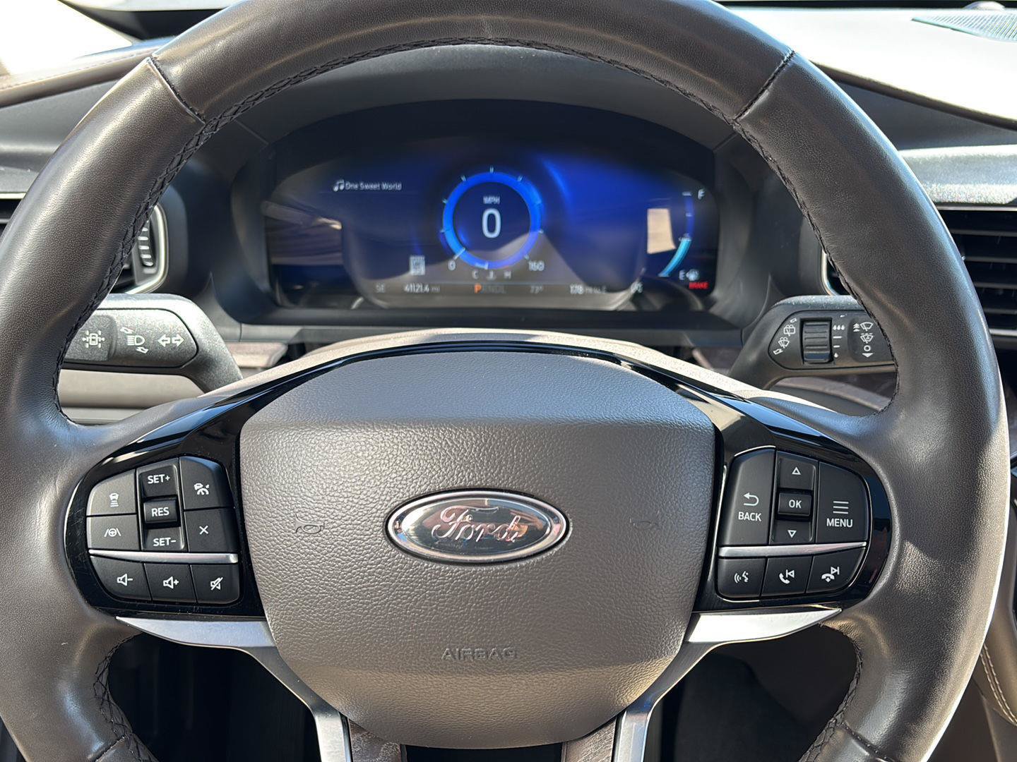 Certified 2023 Ford Explorer Platinum w/ Technology Package AWD/4WD image 16