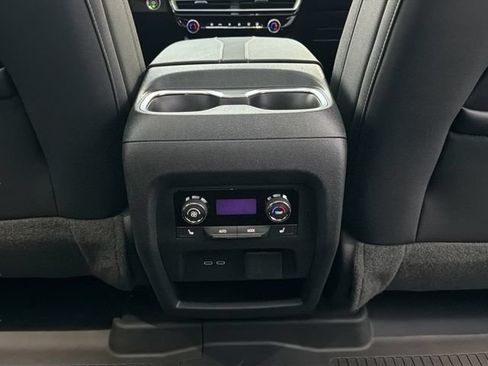 Used 2024 Chevrolet Traverse RS FWD image 25