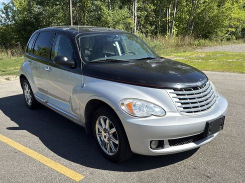 Used 2010 Chrysler PT Cruiser w/ PT Cruiser Couture Edition FWD image 3