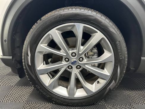 Used 2022 Ford Explorer Platinum w/ Class IV Trailer Tow Package AWD/4WD image 39
