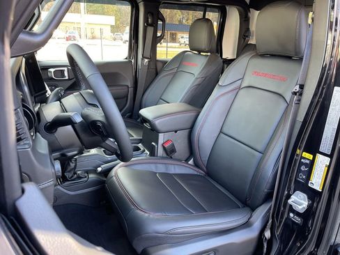 Used 2025 Jeep Gladiator Rubicon w/ Convenience Group image 19