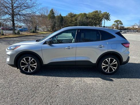 Used 2022 Ford Escape SE w/ SE Sport Appearance Package image 2