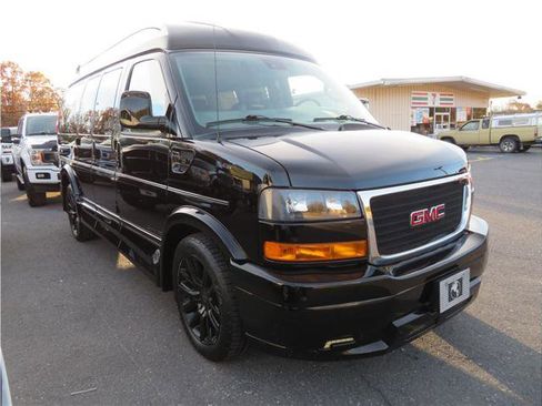 Used 2020 GMC Savana 2500 w/ Enhanced Convenience Package image 17