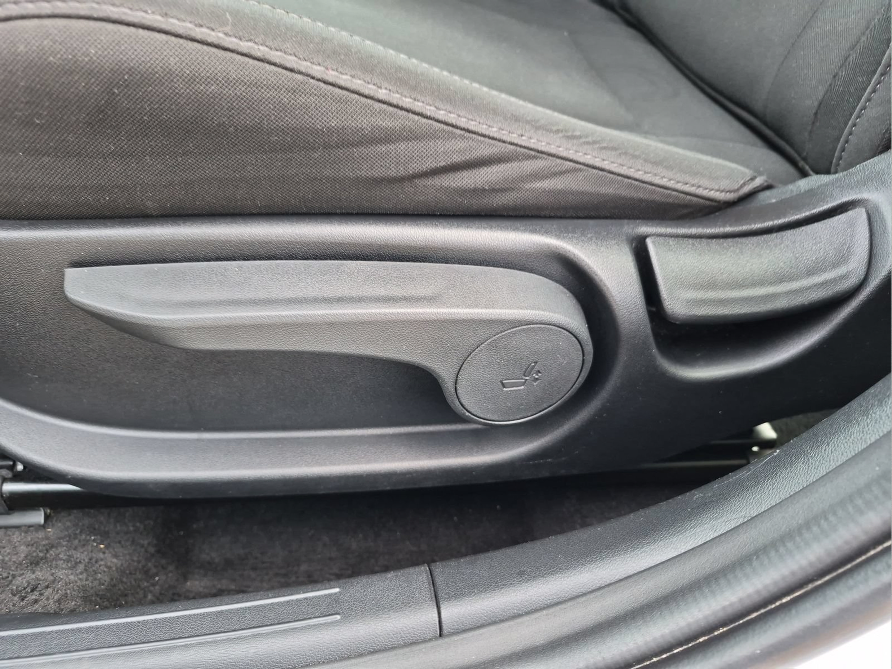 Used 2025 Hyundai Elantra SEL FWD image 14