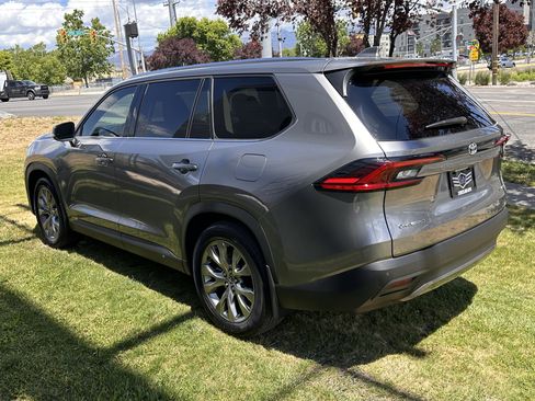 Used 2025 Toyota Grand Highlander AWD Hybrid image 9