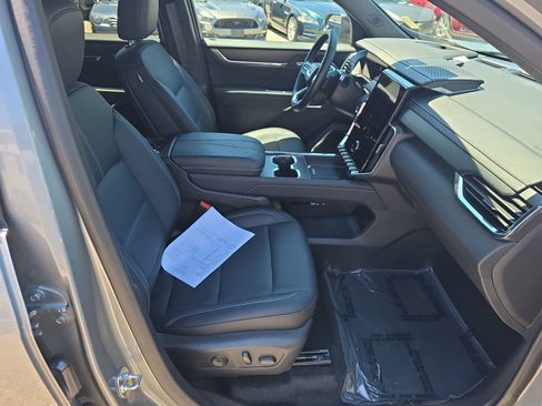 Used 2024 GMC Acadia Elevation w/ Black Edition FWD image 10