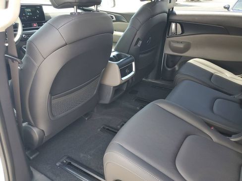 New 2026 Kia Carnival FWD image 21