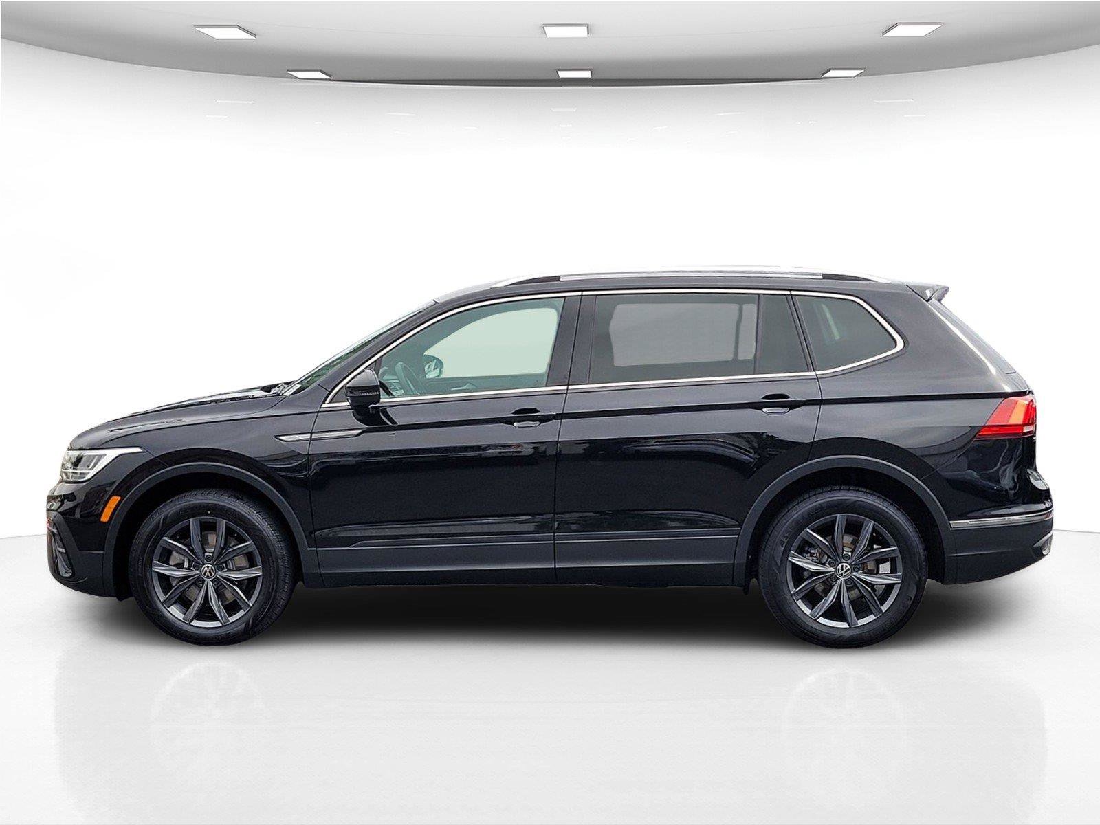 Certified 2023 Volkswagen Tiguan SE FWD image 9