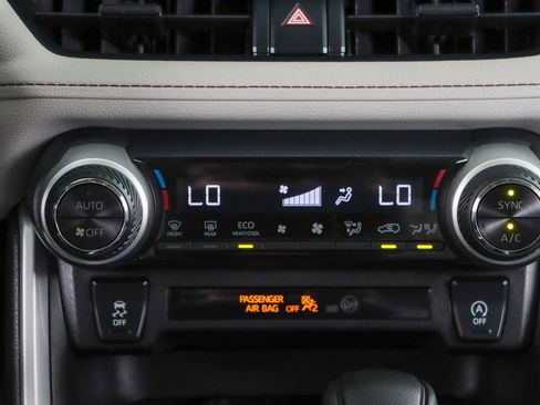 Used 2021 Toyota RAV4 XLE w/ Convenience Package AWD/4WD image 20