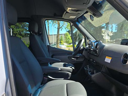 Used 2025 Mercedes-Benz Sprinter 2500 image 11