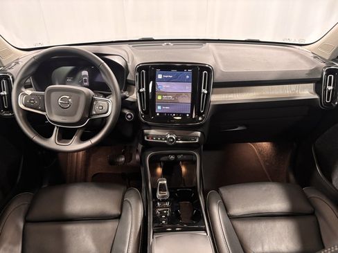 Certified 2025 Volvo XC40 B5 Plus image 2