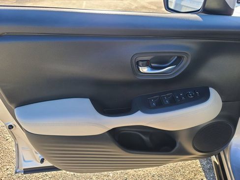 Certified 2023 Honda HR-V LX image 12