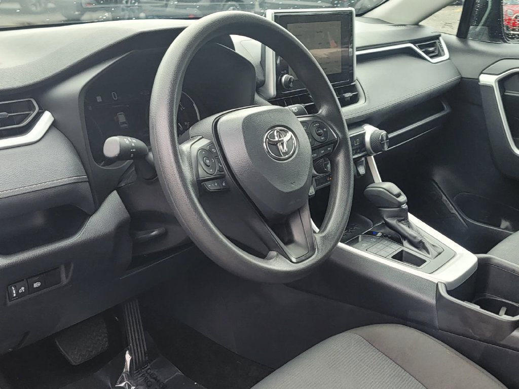 Used 2025 Toyota RAV4 XLE AWD/4WD image 13