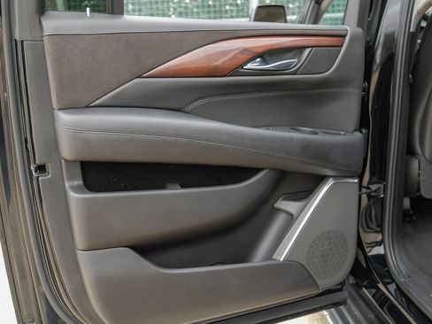 Used 2017 Cadillac Escalade ESV Luxury image 48