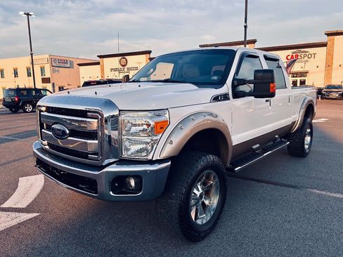 Used 2014 Ford F250 Lariat image 2