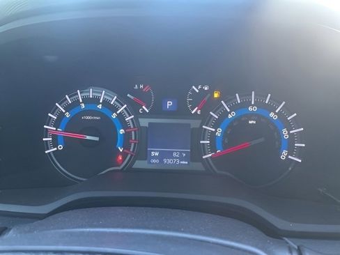 Used 2018 Toyota 4Runner SR5 AWD/4WD image 17