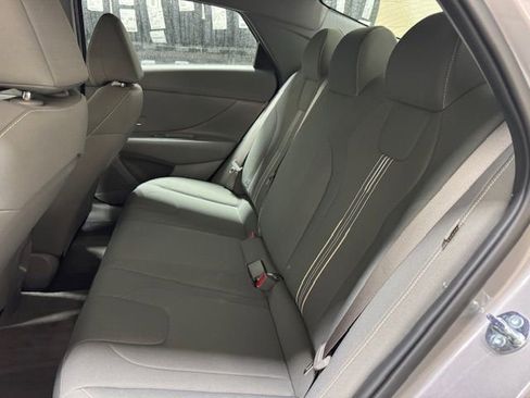Used 2025 Hyundai Elantra SEL image 7