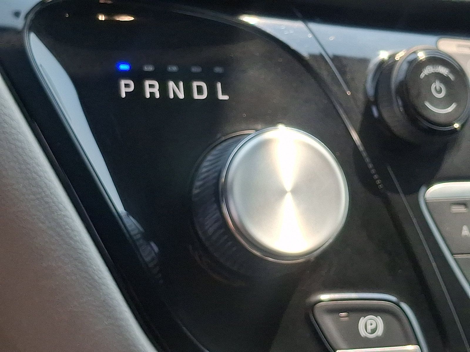 Used 2024 Chrysler Pacifica Touring-L FWD image 16