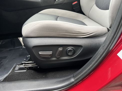 Used 2020 Toyota RAV4 XLE w/ Carpet Mat Package AWD/4WD image 14