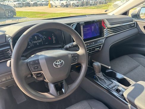 Used 2025 Toyota Camry LE FWD image 13