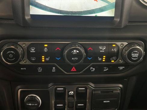 Certified 2020 Jeep Wrangler Unlimited Sahara AWD/4WD image 17