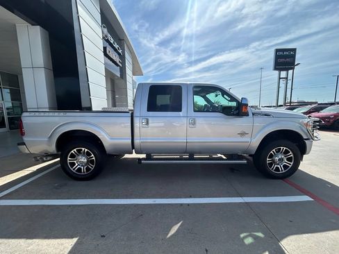 Used 2016 Ford F250 Platinum w/ FX4 Off-Road Package AWD/4WD image 4