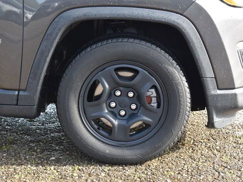 Used 2019 Jeep Compass Sport w/ Tech Group FWD image 4