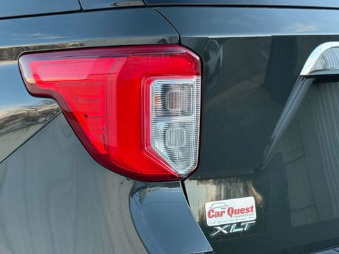 Used 2022 Ford Explorer XLT image 24