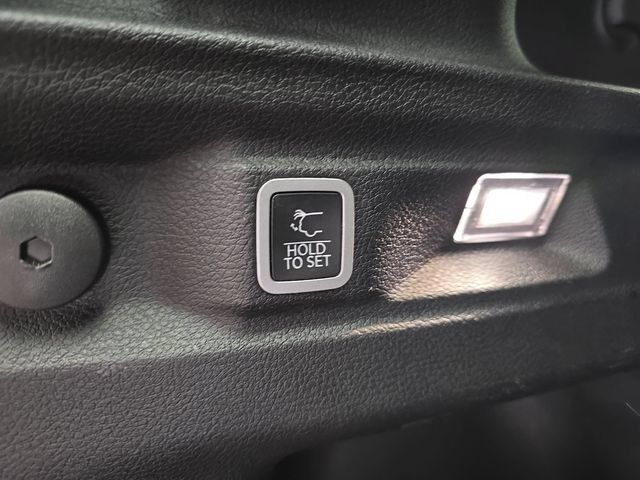 Used 2023 Jeep Grand Cherokee L Laredo AWD/4WD image 34