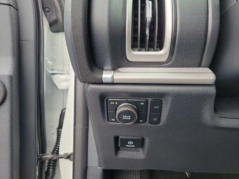 New 2025 Ford Expedition Active image 22