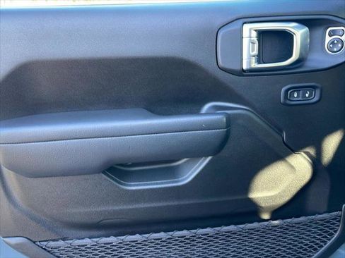 Certified 2025 Jeep Wrangler Sport S image 12