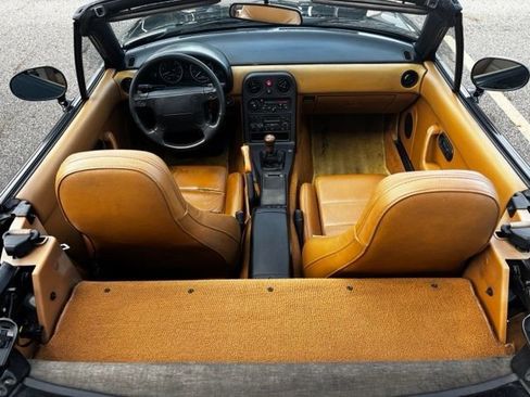 Used 1992 MAZDA MX-5 Miata RWD image 11